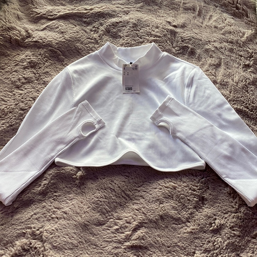 White cropped/ fitted long sleeve
